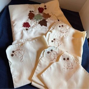 Elegant Cream Table Linens